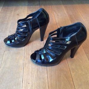Black patent leather cut-out heel